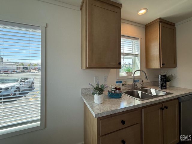 21 Northrup Street, Bakersfield, CA 93307