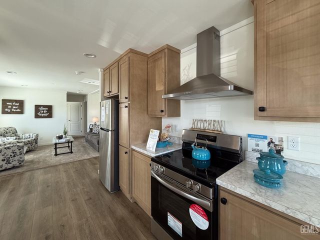 21 Northrup Street, Bakersfield, CA 93307