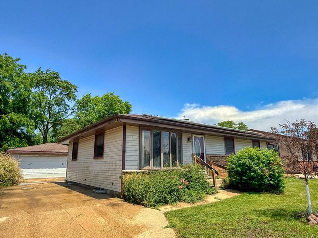 1228 Lakeview AVENUE, South Milwaukee, WI 53172