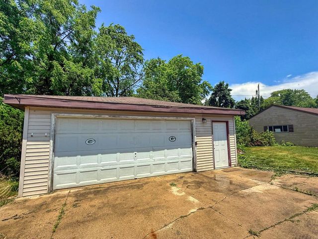 1228 Lakeview AVENUE, South Milwaukee, WI 53172