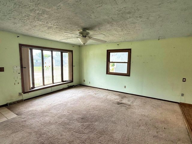 1228 Lakeview AVENUE, South Milwaukee, WI 53172