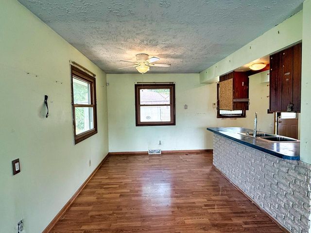 1228 Lakeview AVENUE, South Milwaukee, WI 53172