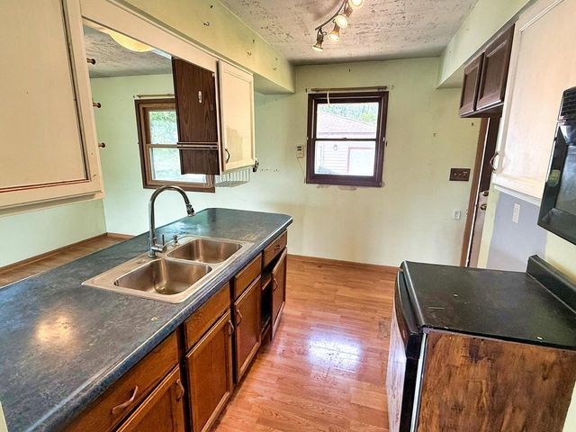 1228 Lakeview AVENUE, South Milwaukee, WI 53172