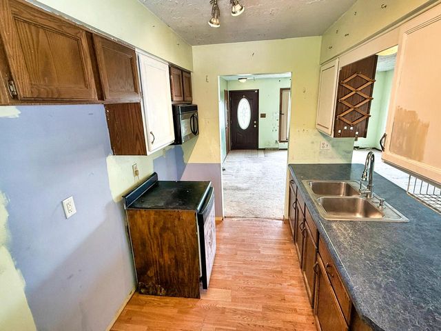 1228 Lakeview AVENUE, South Milwaukee, WI 53172