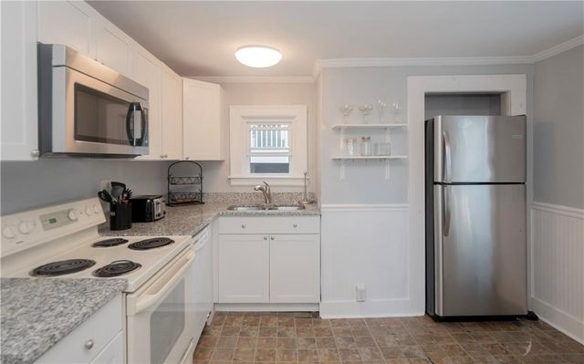 11 Young Street 1, Newport, RI 02840