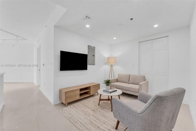 350 S Miami Ave 2006, Miami, FL 33130