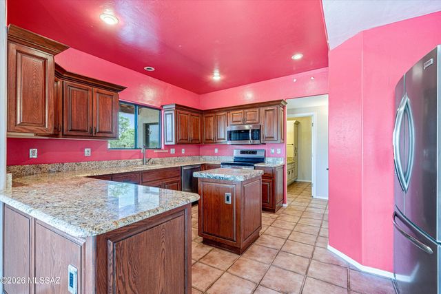 765 S Shadowtree Place, Tucson, AZ 85748