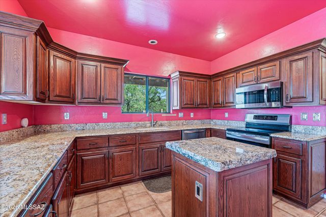 765 S Shadowtree Place, Tucson, AZ 85748