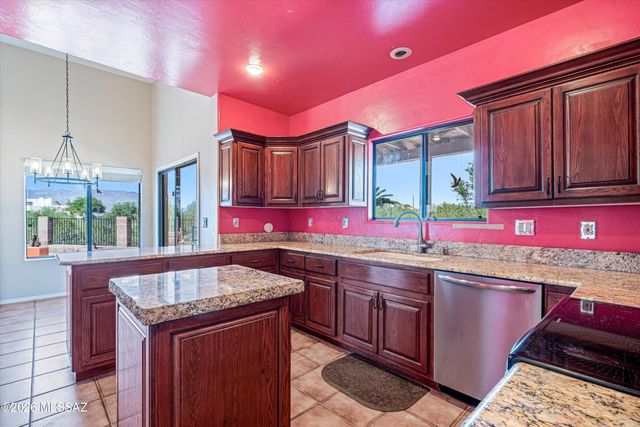 765 S Shadowtree Place, Tucson, AZ 85748
