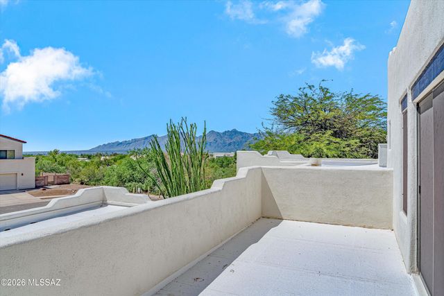 765 S Shadowtree Place, Tucson, AZ 85748