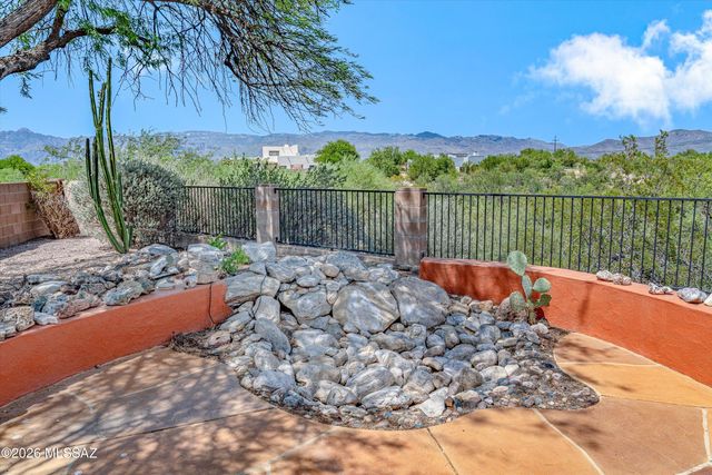 765 S Shadowtree Place, Tucson, AZ 85748