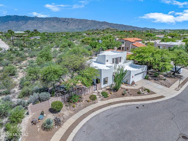 765 S Shadowtree Place, Tucson, AZ 85748