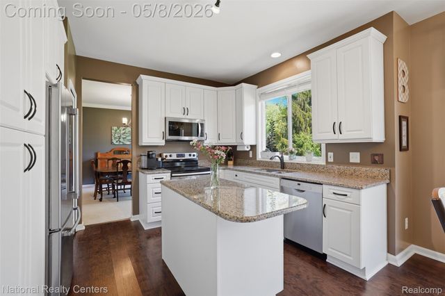 24282 Lynwood Drive, Novi, MI 48374