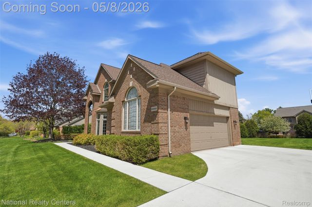 24282 Lynwood Drive, Novi, MI 48374