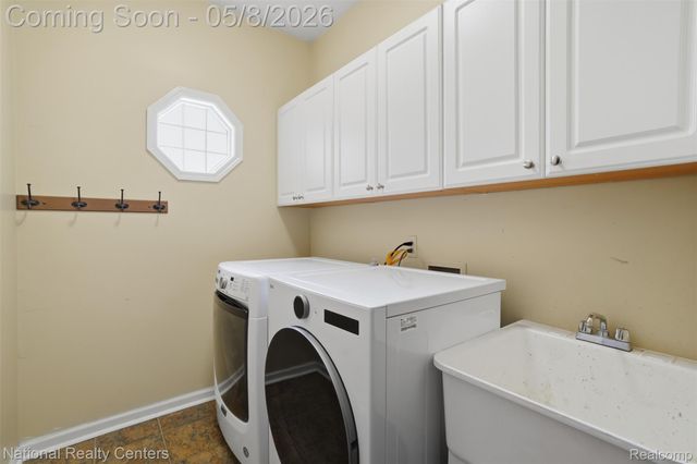 24282 Lynwood Drive, Novi, MI 48374