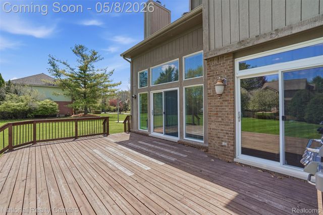 24282 Lynwood Drive, Novi, MI 48374