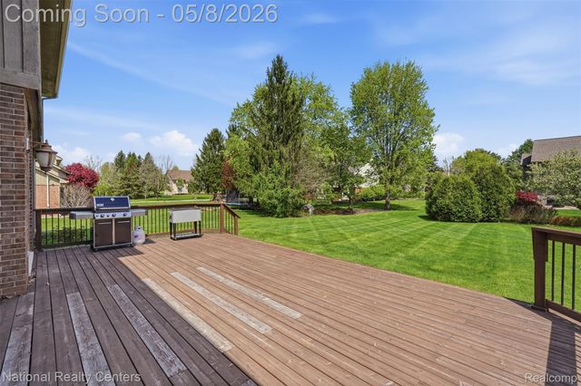 24282 Lynwood Drive, Novi, MI 48374