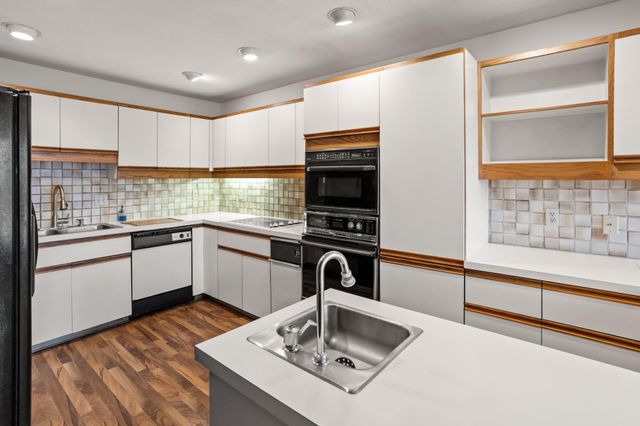 909 Southwood Drive S, Fargo, ND 58103