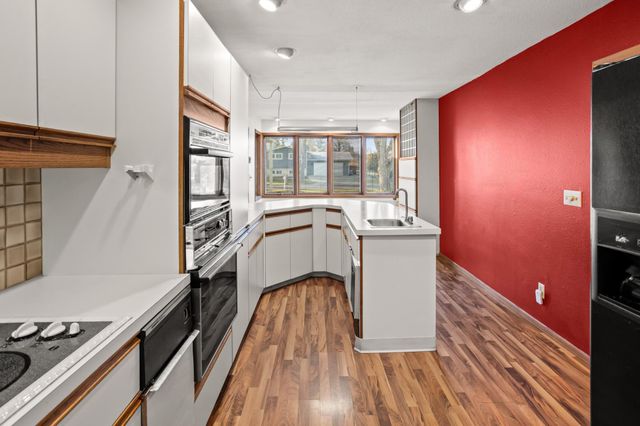 909 Southwood Drive S, Fargo, ND 58103