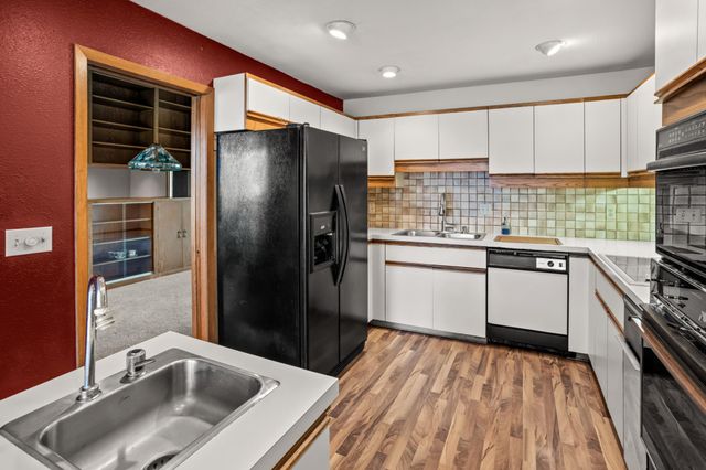 909 Southwood Drive S, Fargo, ND 58103