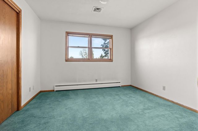 909 Southwood Drive S, Fargo, ND 58103