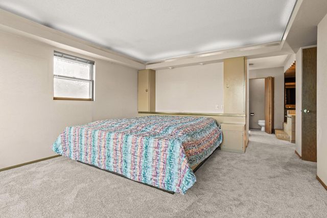 909 Southwood Drive S, Fargo, ND 58103