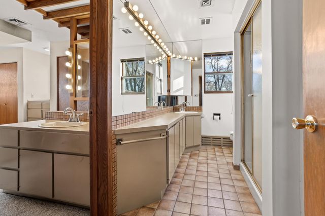 909 Southwood Drive S, Fargo, ND 58103