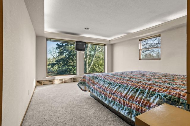 909 Southwood Drive S, Fargo, ND 58103