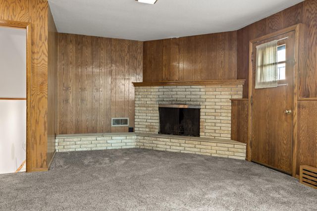 909 Southwood Drive S, Fargo, ND 58103