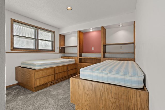 909 Southwood Drive S, Fargo, ND 58103