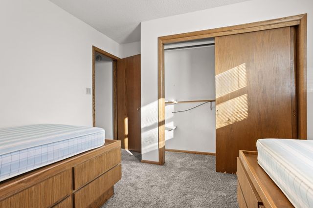 909 Southwood Drive S, Fargo, ND 58103