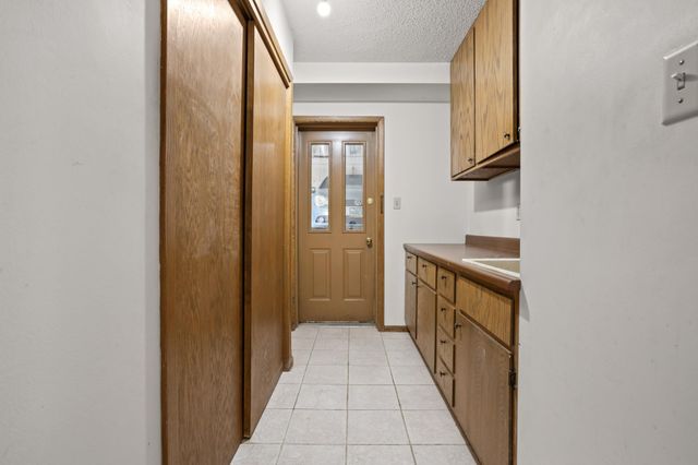 909 Southwood Drive S, Fargo, ND 58103