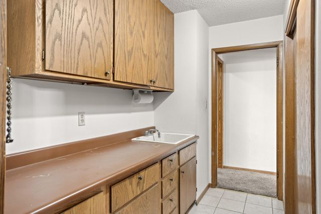 909 Southwood Drive S, Fargo, ND 58103