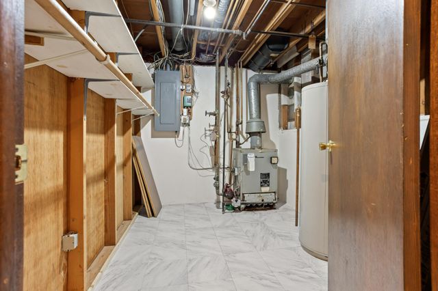 909 Southwood Drive S, Fargo, ND 58103