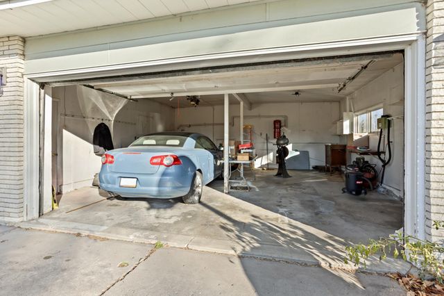 909 Southwood Drive S, Fargo, ND 58103