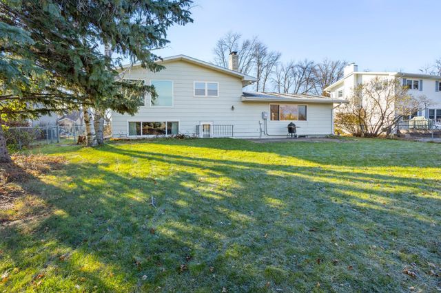 909 Southwood Drive S, Fargo, ND 58103