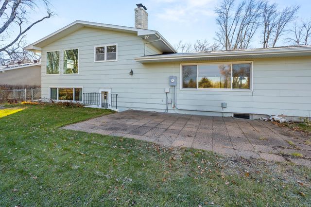 909 Southwood Drive S, Fargo, ND 58103