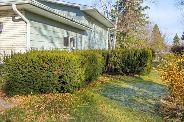 909 Southwood Drive S, Fargo, ND 58103