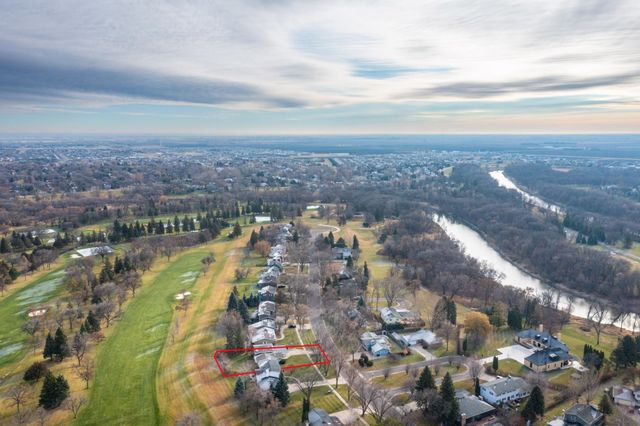 909 Southwood Drive S, Fargo, ND 58103