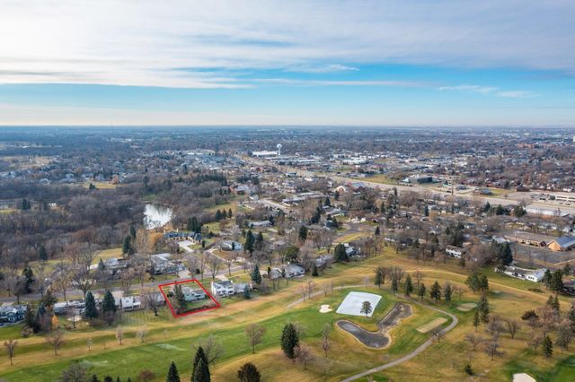 909 Southwood Drive S, Fargo, ND 58103