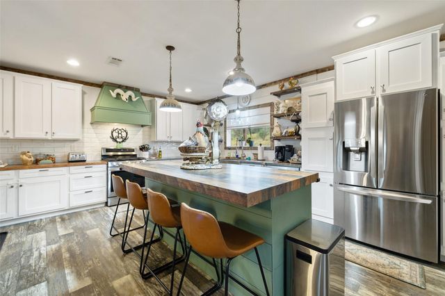 830 Ulrich RD, Johnson City, TX 78636