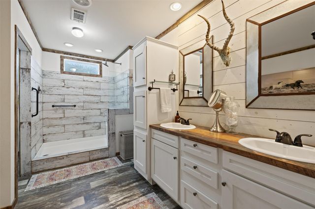 830 Ulrich RD, Johnson City, TX 78636
