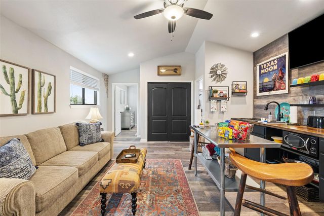 830 Ulrich RD, Johnson City, TX 78636