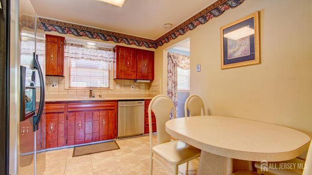 12 W End Avenue, Spotswood, NJ 08884