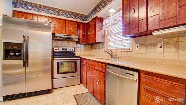 12 W End Avenue, Spotswood, NJ 08884