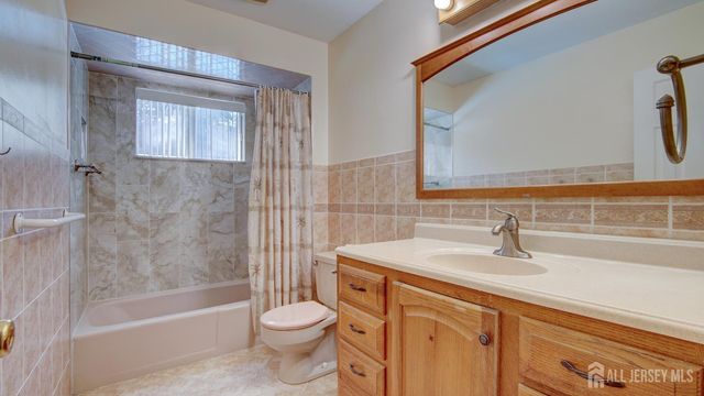 12 W End Avenue, Spotswood, NJ 08884