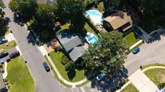 12 W End Avenue, Spotswood, NJ 08884