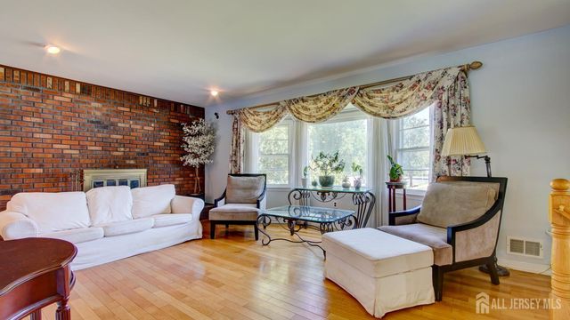 12 W End Avenue, Spotswood, NJ 08884