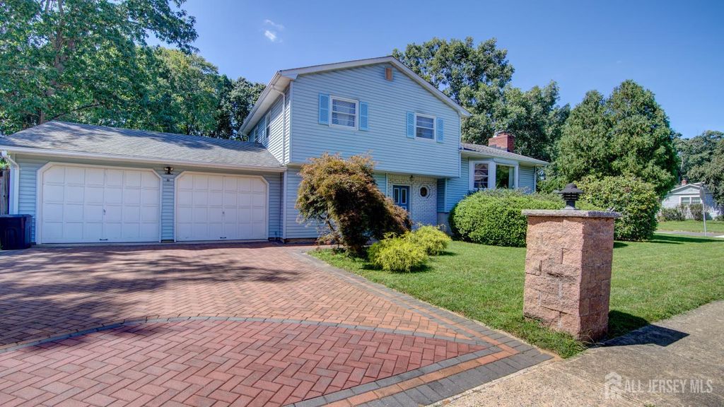 12 W End Avenue, Spotswood, NJ 08884
