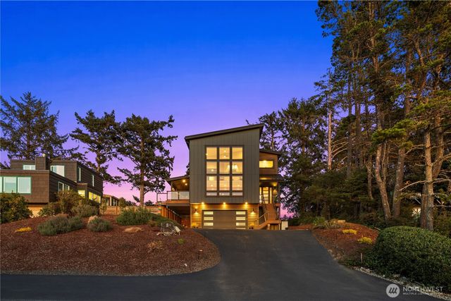 31302 J Place, Ocean Park, WA 98640